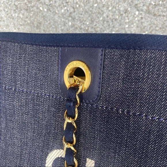 ❤️ SOLD Chanel Small Denim Blue Deauville Tote with gold hardware - Picture 4 of 16